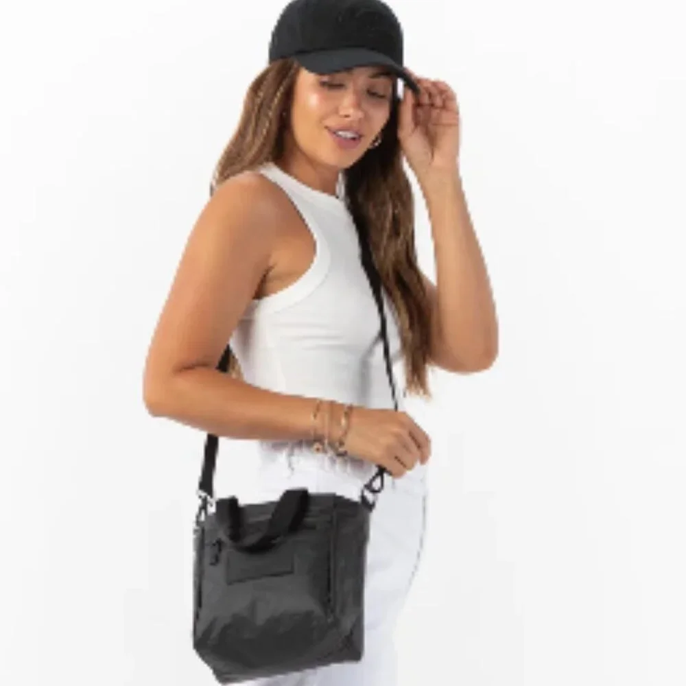Aloha Collection  Crossbody Monochrome  NWT - Picture 5 of 5